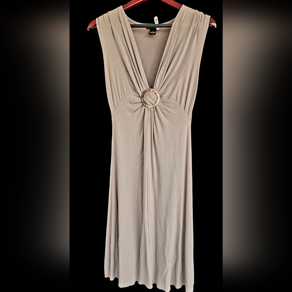 BCBG MAXAZRIA Sleeveless, V-Neck, Empire Jersey Midi Dress, Sz Small, Taupe, EUC